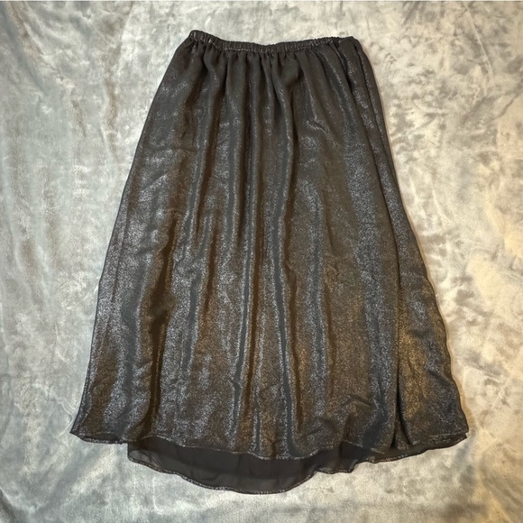 Zara Metallic Black A-Line Skirt

#1252 - Picture 7 of 7